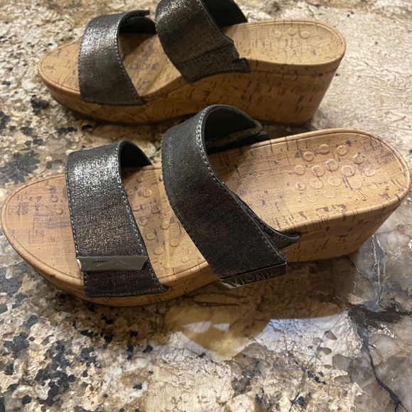 Vionic heels - Picture 3 of 6